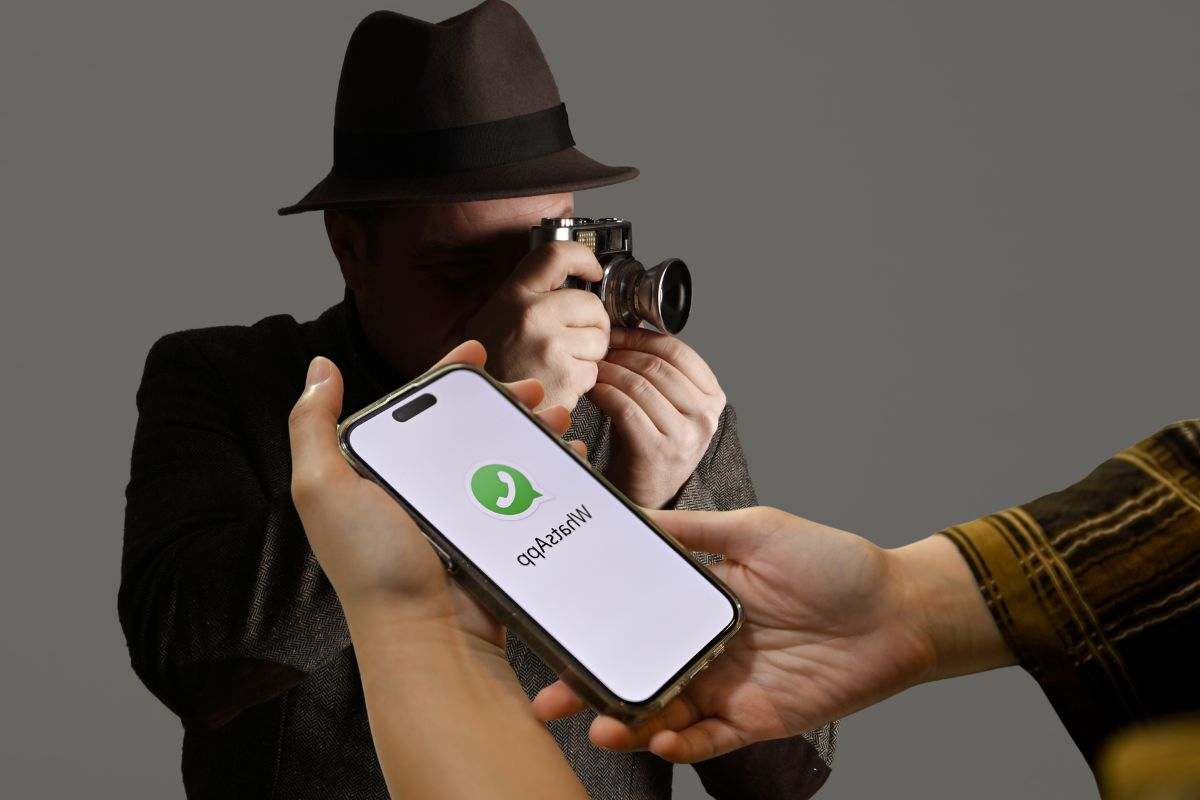 Come funziona la modalità spia di WhatsApp